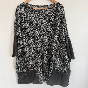 Woman Gray Animal Print Dolman Sleeves Pockets Pullover Tunic Top Sz 5X